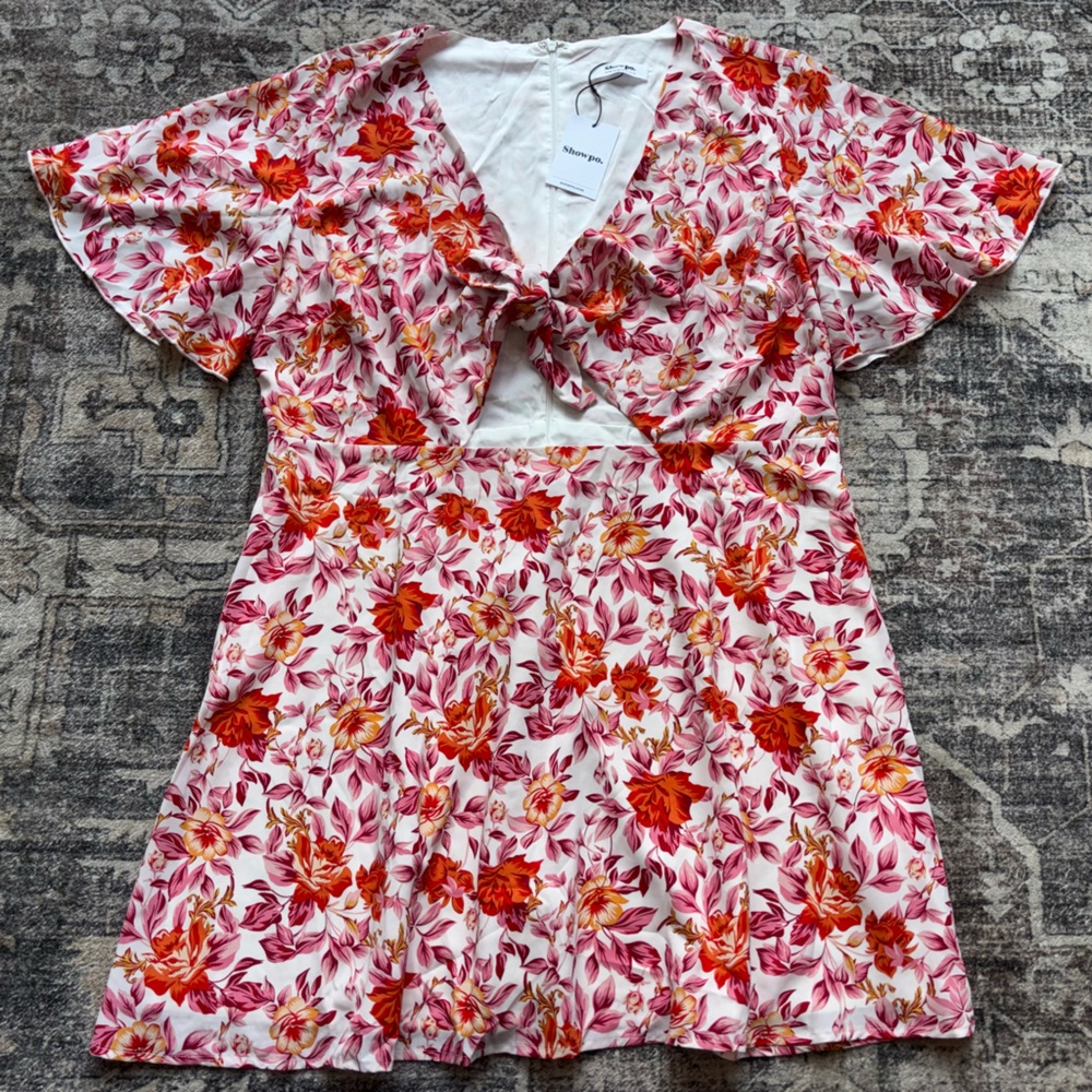 NWT Showpo Wynna Tie-Front Cut-Out Flutter Sleeve Mini‎ Dress Floral Size 18